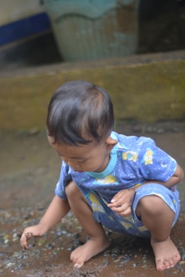 Photo by Ayudia Fatma on Unsplash — representative image for Explore and Play (Ages 0-2)