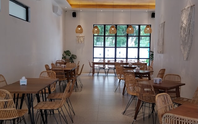 Photo by Edwin Petrus on Unsplash — representative image for Hobee's - Downtown San Jose