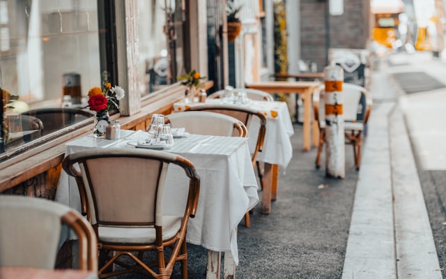 Photo by brandon rae on Unsplash — representative image for Applebee's Grill + Bar (Applebee's Grill & Bar)