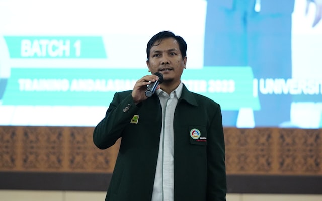 Photo by Hasdi Putra on Unsplash — representative image for Creating a Compelling College Application This Summer