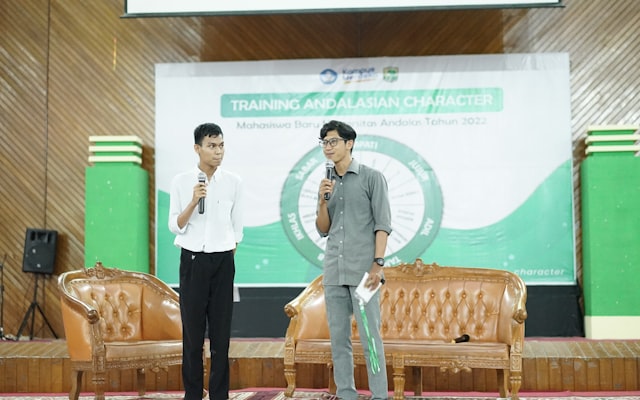 Photo by Herlambang Tinasih Gusti on Unsplash — representative image for Program for High School Juniors: Creating a Compelling College Application this Summer