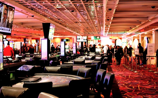 Casino gaming tables
