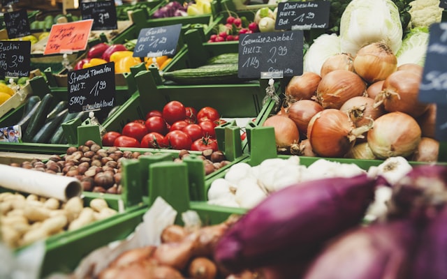 farmers market image